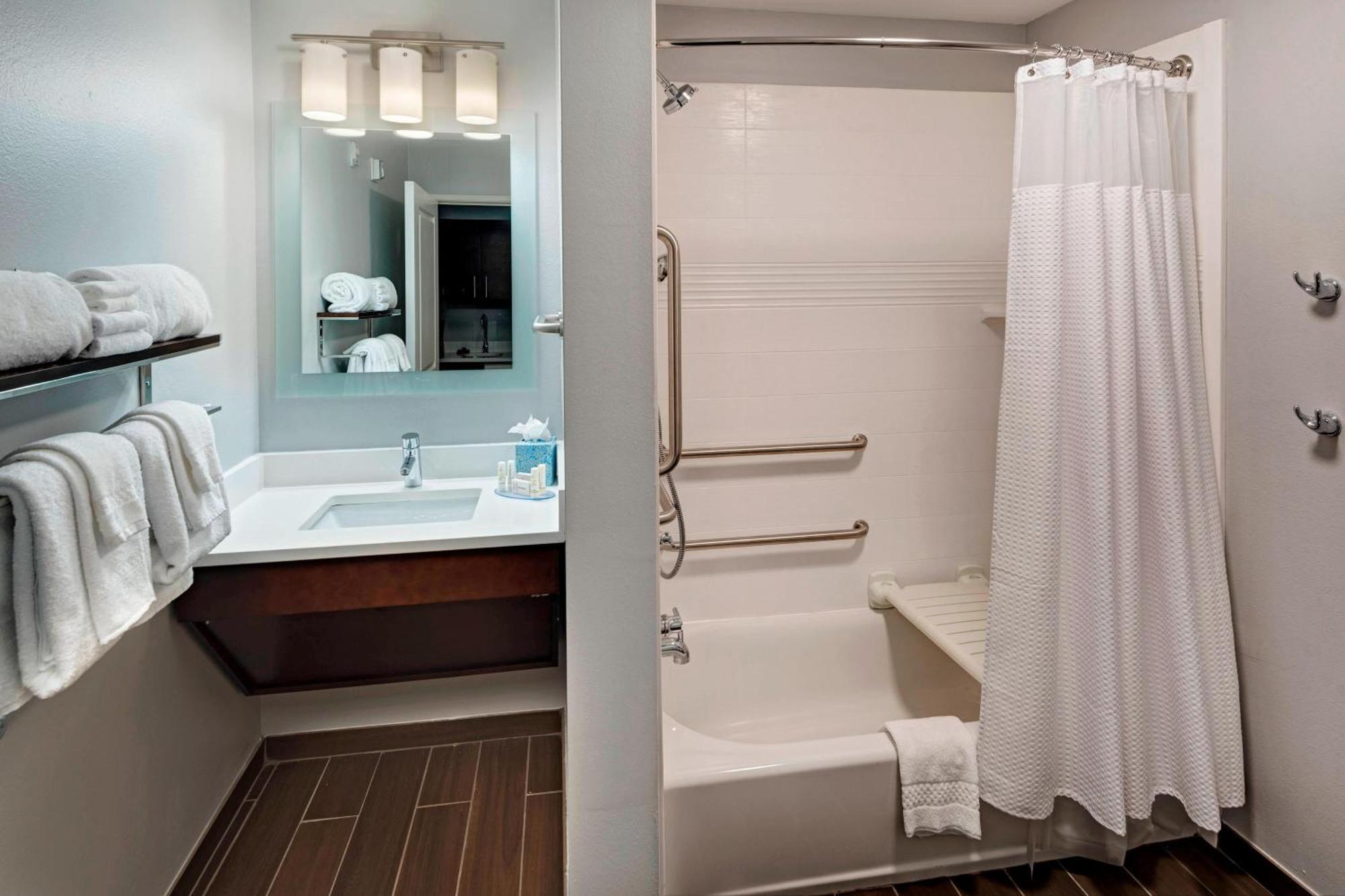 Towneplace Suites By Marriott Baton Rouge Port Allen Exterior photo